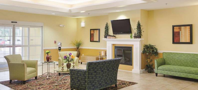 莫比尔萨特苏玛萨拉兰拉昆塔温德姆套房酒店(La Quinta Inn & Suites by Wyndham Mobile Satsuma / Saraland)图片