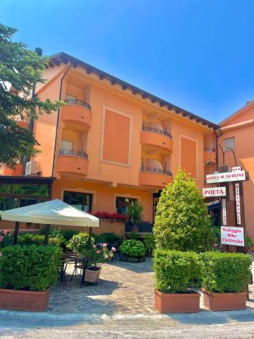 蒙特内隆酒店(Hotel Ristorante Montenerone Il Poeta)