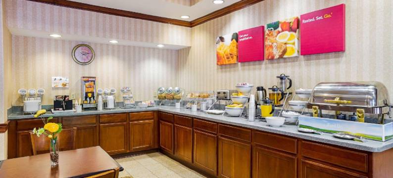 特温斯堡舒适套房酒店(Comfort Suites)图片