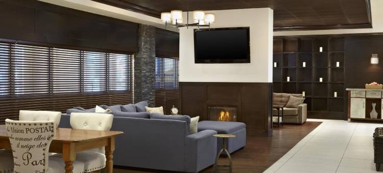 卡尔加里西福朋喜来登套房酒店(Four Points by Sheraton Hotel & Suites Calgary West)图片