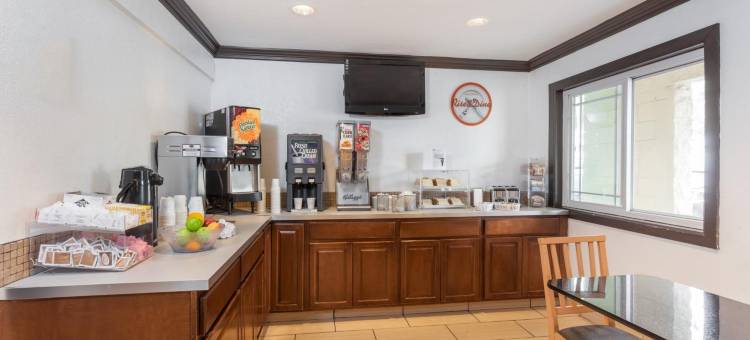 圣迭戈环岛豪生酒店(Howard Johnson by Wyndham San Diego Hotel Circle)图片