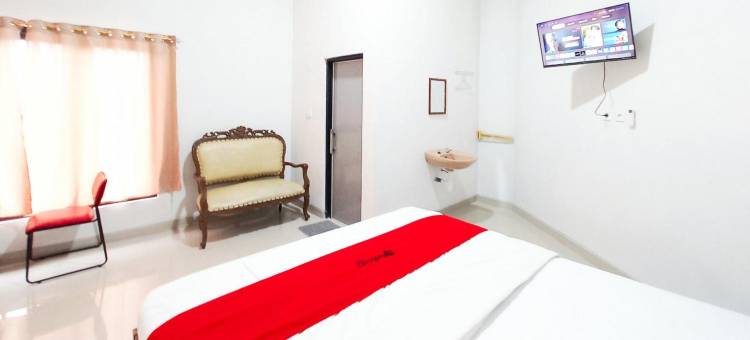 RedDoorz Plus Syariah at Umyas Hotel Near Terminal Anjuk Ladang Nganjuk图片