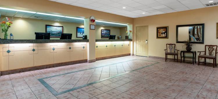 里诺华美达酒店及(Ramada by Wyndham Reno Hotel & Casino)图片