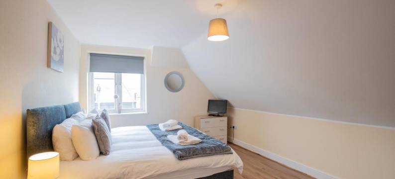 2卧室顶层民宿-钟楼-霍兹登(2 Bedroom Penthouse, Clockhouse, Hoddessdon)图片