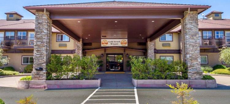 尤凯亚舒适套房酒店(Comfort Inn & Suites Ukiah Mendocino County)图片