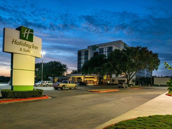 博蒙特广场I-10-瓦尔登假日套房酒店