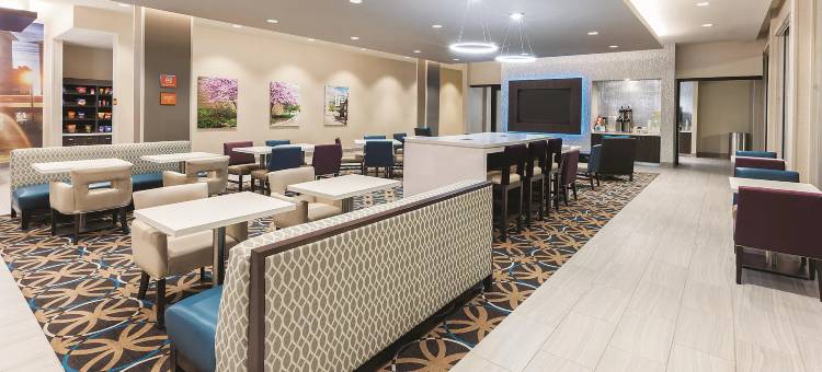 特雷霍特拉昆塔温德姆套房酒店(La Quinta Inn & Suites by Wyndham Terre Haute)图片