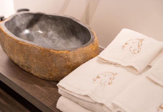 Dimora Rhea Hotel Overview