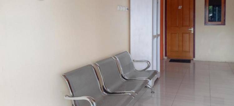 Jessy Homestay Lolak Mitra RedDoorz图片