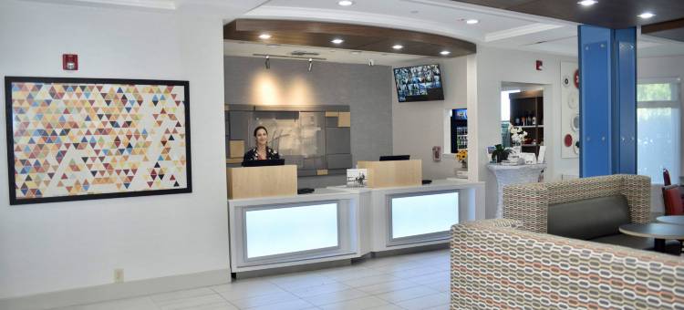 Holiday Inn Express 温莎索诺玛酒乡(Holiday Inn Express Windsor Sonoma Wine Country)图片