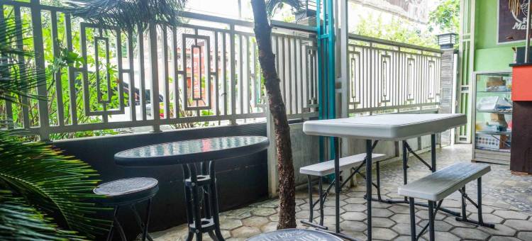 红多兹伊斯兰酒店-近RS米特拉西亚加(RedDoorz Syariah Near RS Mitra Siaga)图片