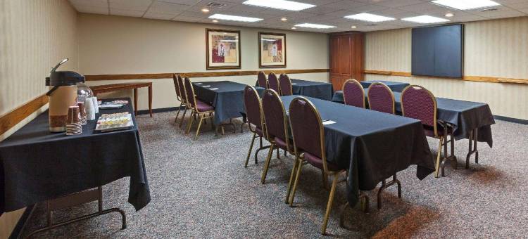 凯隆波因特酒店(Clarion Pointe OKC Airport)图片