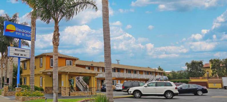 雷东杜套房酒店(Redondo Inn and Suites)图片