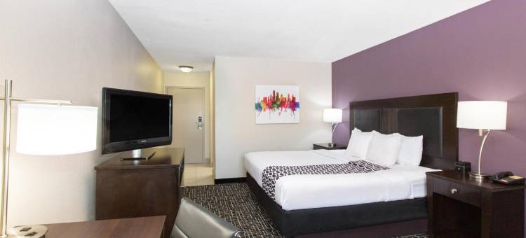 蓝泉城拉昆塔温德姆套房酒店(La Quinta Inn & Suites by Wyndham Blue Springs)图片