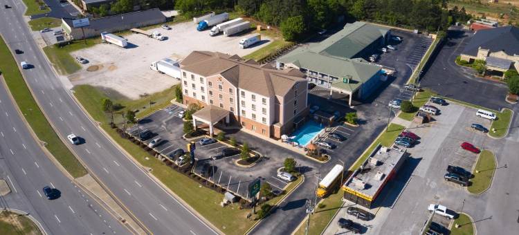 奥古斯塔西部舒适酒店及套房，靠近戈登堡(Comfort Inn & Suites Augusta West Near Fort Gordon)图片
