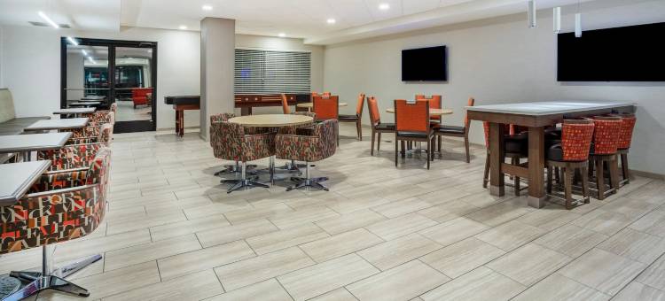 丹佛国际机场戴斯套房酒店(Days Inn & Suites by Wyndham Denver International Airport)图片