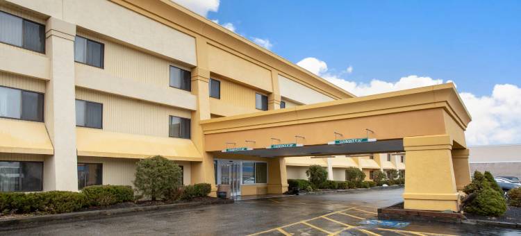 奥本伍斯特拉昆塔温德姆酒店(La Quinta Inn by Wyndham Auburn Worcester)图片