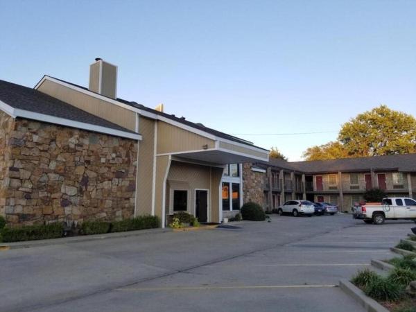 Motel 6 Ada OK Hotel Overview