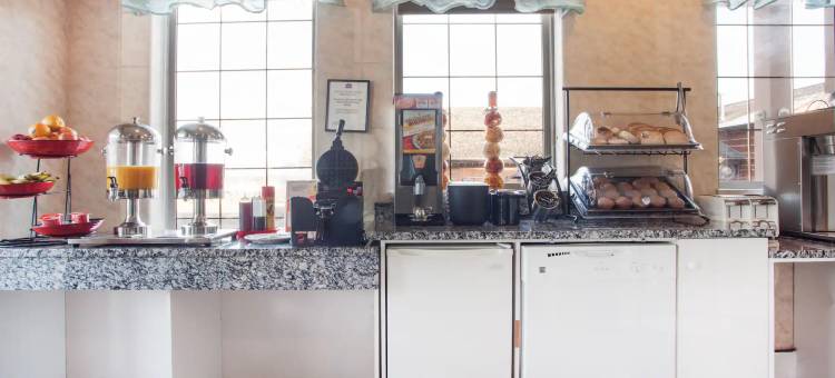 温德姆100英里华美达酒店(Ramada by Wyndham 100 Mile House)图片