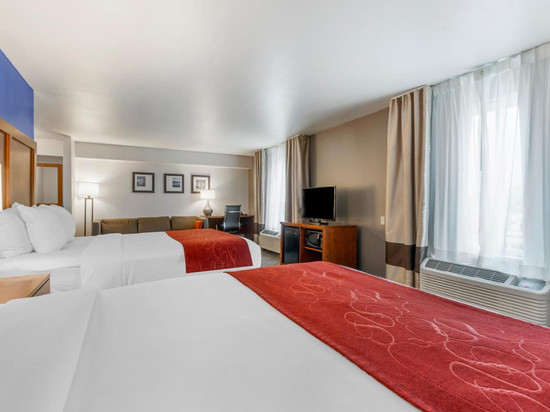 雷丁-沙斯塔湖舒适套房酒店