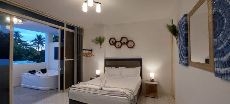 盆景按摩浴缸套房(Bonsai Jacuzzi Suites)图片