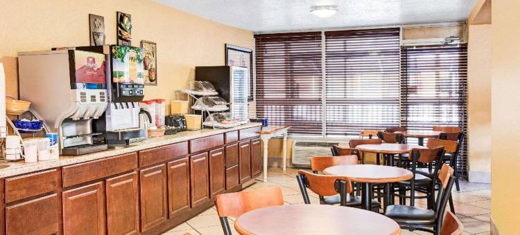 加特林堡市中心林荫道戴斯套房酒店(Days Inn & Suites by Wyndham Downtown Gatlinburg Parkway)图片