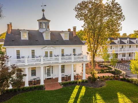 以利亚·麦克莱恩旅馆