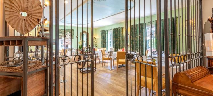 洛吉斯格里尼昂城堡酒店及橡树林餐厅(Logis la Bastide de Grignan Hotel & Restaurant "La Chênaie")图片