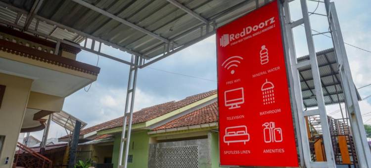 红门酒店沙利亚靠近门多罗车站沃诺索博 2(RedDoorz Syariah Near Terminal Mendolo Wonosobo 2)图片