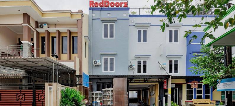 红多兹酒店-近梭罗阿迪苏西普托街(RedDoorz Near Jalan Adi Sucipto Solo)图片