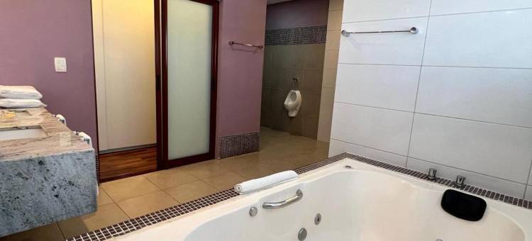 芬纳斯帕克温德姆华美达观光农场(Ramada by Wyndham Furnaspark)图片