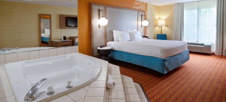 底特律法明顿山万枫酒店(Fairfield Inn & Suites Detroit Farmington Hills)图片