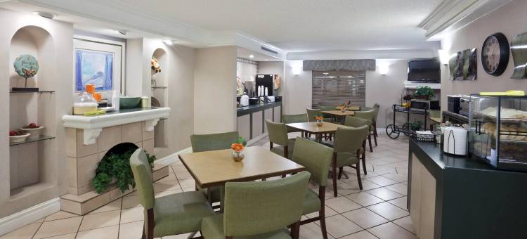 奥马哈西拉昆塔温德姆酒店(La Quinta Inn by Wyndham Omaha West)图片