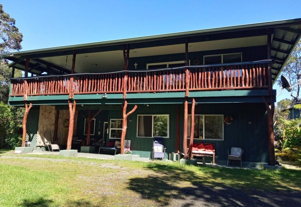 Aloha Crater Lodge Hotel Overview