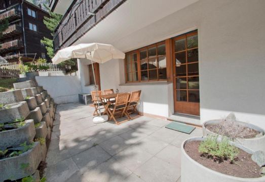 Dent Blanche Hotel Overview