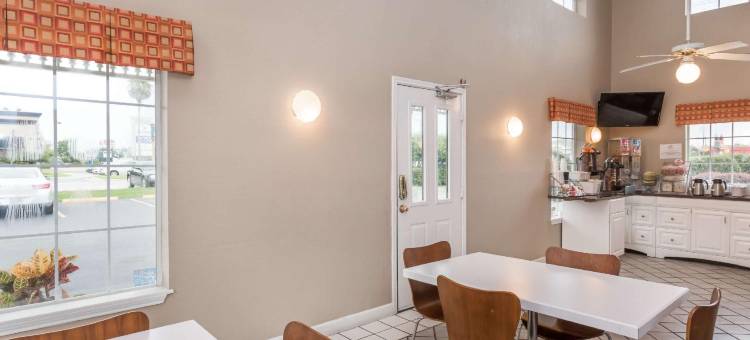 弗利速8酒店(Super 8 by Wyndham Foley)图片