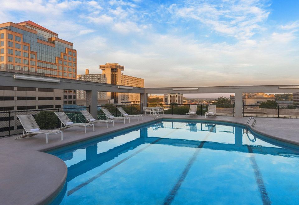 Sheraton Kansas City Hotel at Crown Center Over view