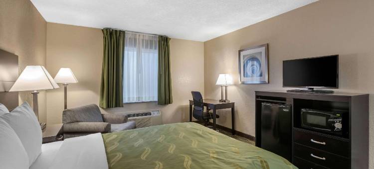 德梅因品质酒店及套房-默尔海路(Quality Inn & Suites des Moines - Merle Hay Road)图片