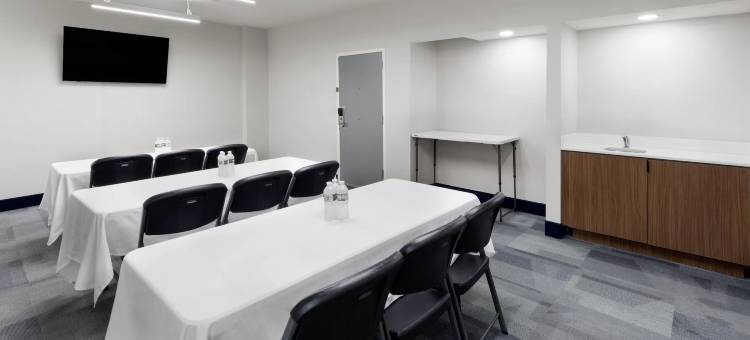 休斯顿斯塔福德舒格兰拉昆塔温德姆套房酒店(La Quinta Inn & Suites by Wyndham Houston Stafford Sugarland)图片