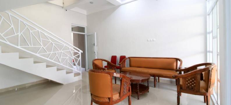 克拉登火车站附近瑞德多兹酒店(RedDoorz at Hotel Putra Perdana Klaten)图片