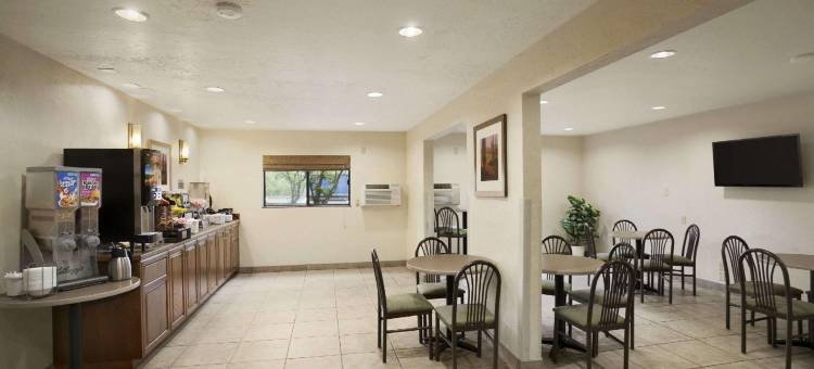 波特兰机场速8酒店(Super 8 by Wyndham Portland Airport)图片