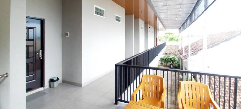 RedDoorz Plus Syariah at Umyas Hotel Near Terminal Anjuk Ladang Nganjuk图片