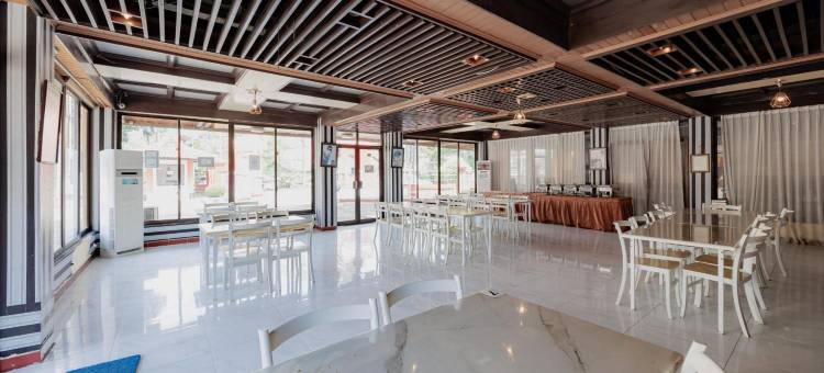 红多兹Plus酒店-近安耶尔图古梅库苏尔(RedDoorz Plus Near Tugu Mercusuar Anyer)图片
