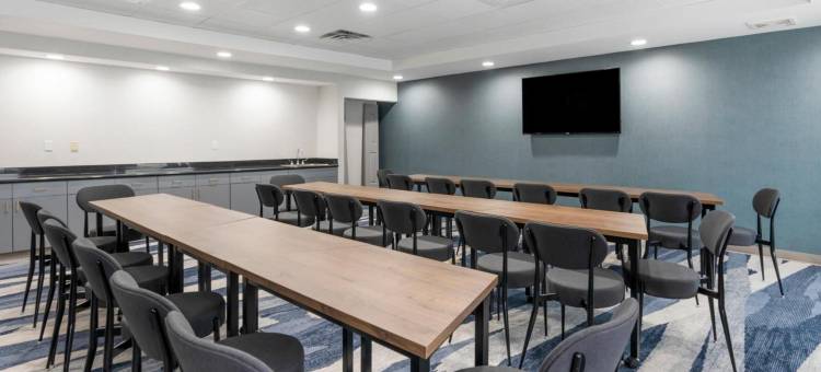 汉普顿体育场附近舒适套房酒店(Comfort Inn & Suites Hampton Near Coliseum)图片