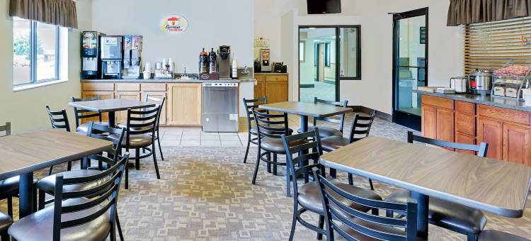 圣詹姆斯速8酒店(Super 8 by Wyndham St. James)图片