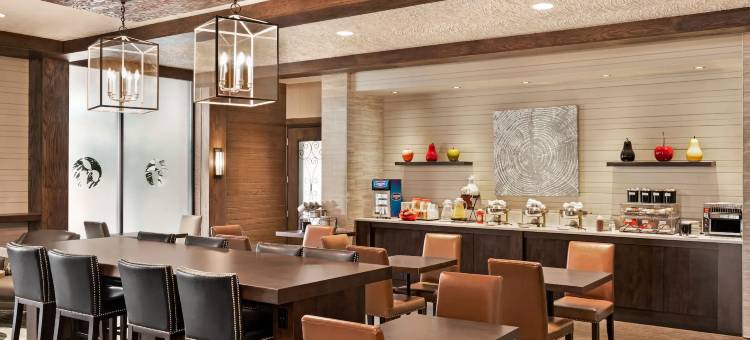 康沃尔华美达酒店(Ramada by Wyndham Cornwall)图片