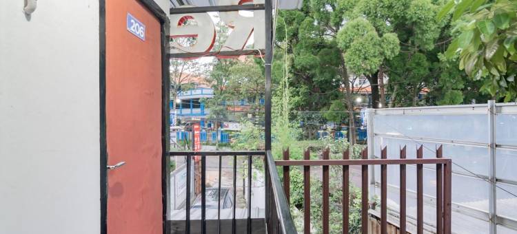 红多兹酒店-近廖内枢纽购物中心2号(RedDoorz Near Riau Junction Mall 2)图片