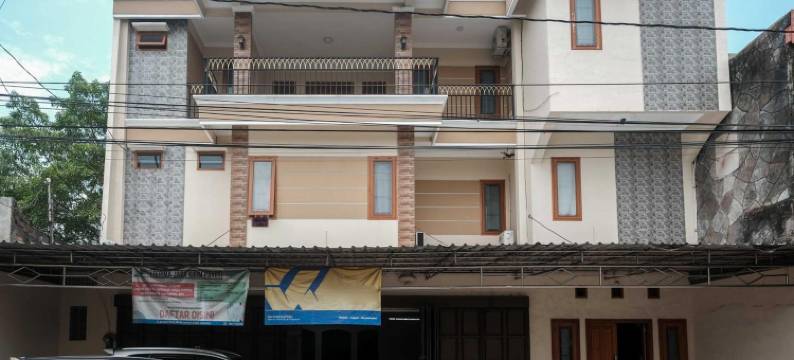 库尔科斯特酒店-近斯里韦达丽公园拉维延(KoolKost Syariah Near Taman Sriwedari Laweyan)图片