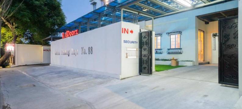 红多兹Plus酒店@蓬多拉布(RedDoorz Plus @ Pondok Labu)图片