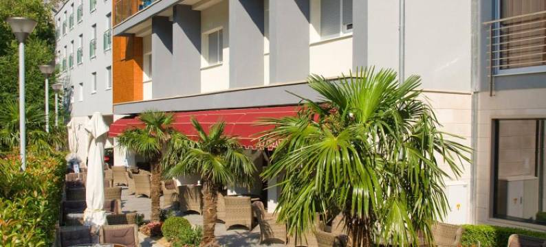 奥米斯广场酒店(Hotel Plaža)图片